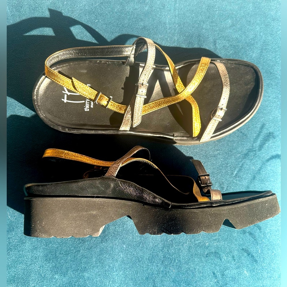 Thierry Rabotin wave metallic crisscross sandals size 40.5!